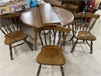 Table w/ 2 Leaf & 5 Chairs