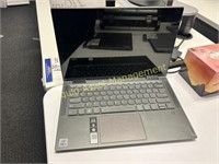 Lenovo Yoga Notebook - Core i5 Processor