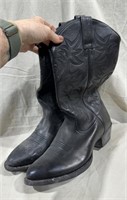 11D Ariat Cowboy Boots