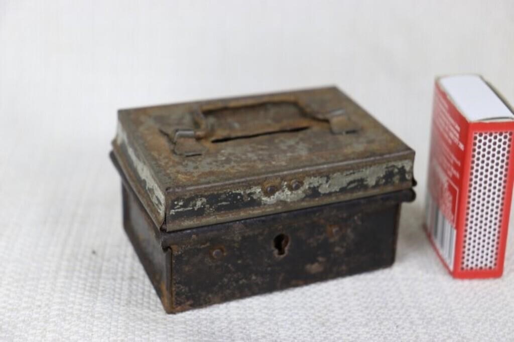 Money Box - Metal Small Trunk