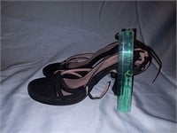 Women's black heel shoes