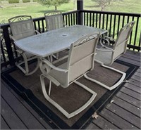 Outdoor Patio Table and (4) Chairs