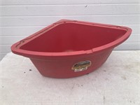 Corner mount bucket