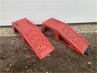 2 red car ramps