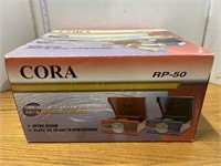 Cora turn table w/ AM/FM Stereo Radio