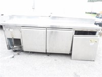 Avantco 3 dr refrigerated  work table