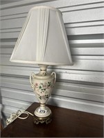 White Vintage Lamp w/Shade U233