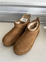 Bear Paw Boots, Sz 8 &236