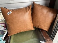 2 Homfiner Faux Leather Throw Pillows U240