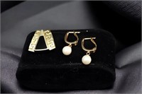 14K Pendant and Pair of Earrings with Pearls /