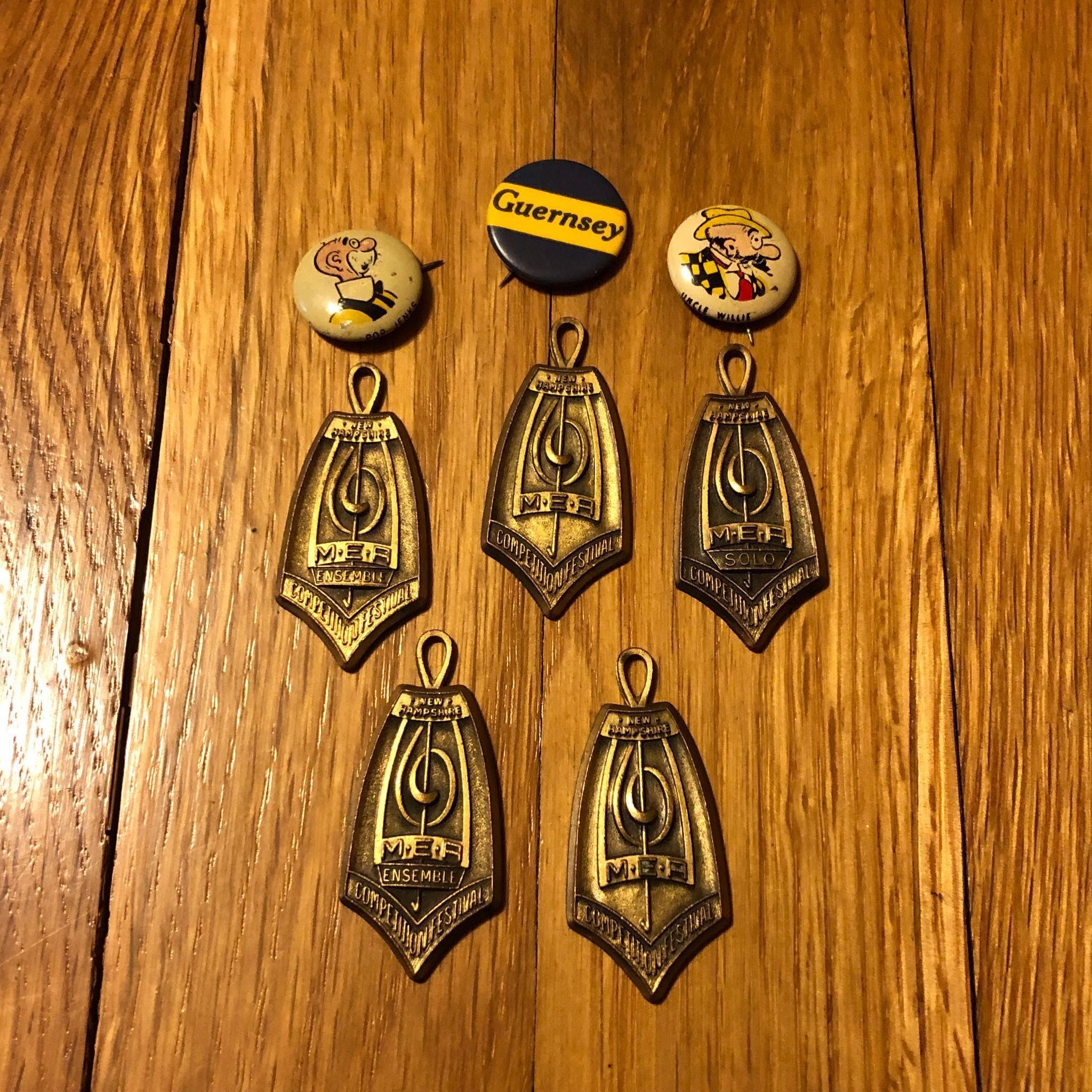 Mixed Lot of Pinback Pins & Medals