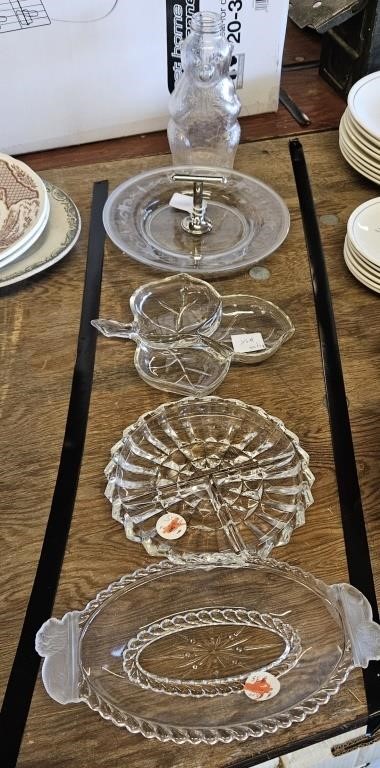 Table Lot Of Clear Glass Dishes