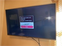 LG flatscreen 42 TV with remote