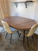 Vintage dining table has six mix