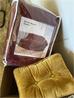 electric blanket appears new in the package