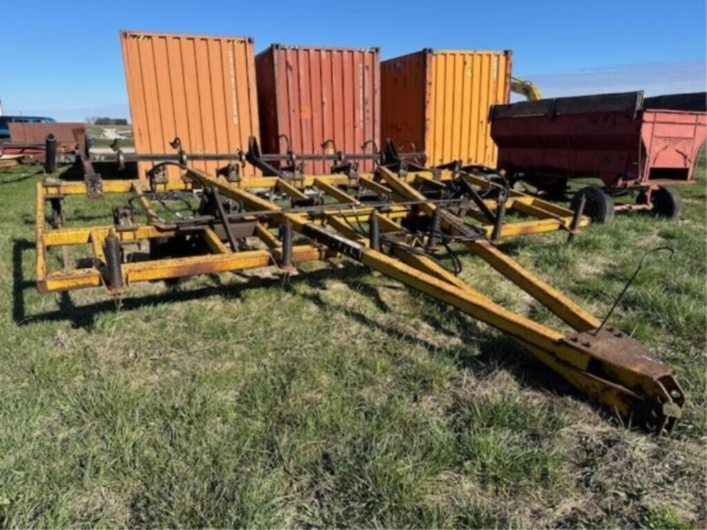 Landoll Soil Mover, 17’, 13 Shank, Mounted