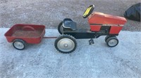 CASE INTERATIONAL PEDAL TRACTOR W/ TRAILER