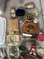 Contents of Tote - (Misc household items)