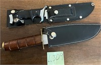 U - STANLESS STEEL KNIVES W/ SHEATHS (L309)