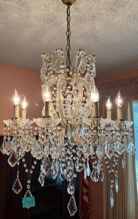 U - CRYSTAL CHANDELIER (A41)