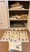 U - MIXED LOT OF TABLE LINENS (A9)