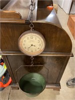 scale clock