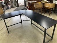 Corner desk table