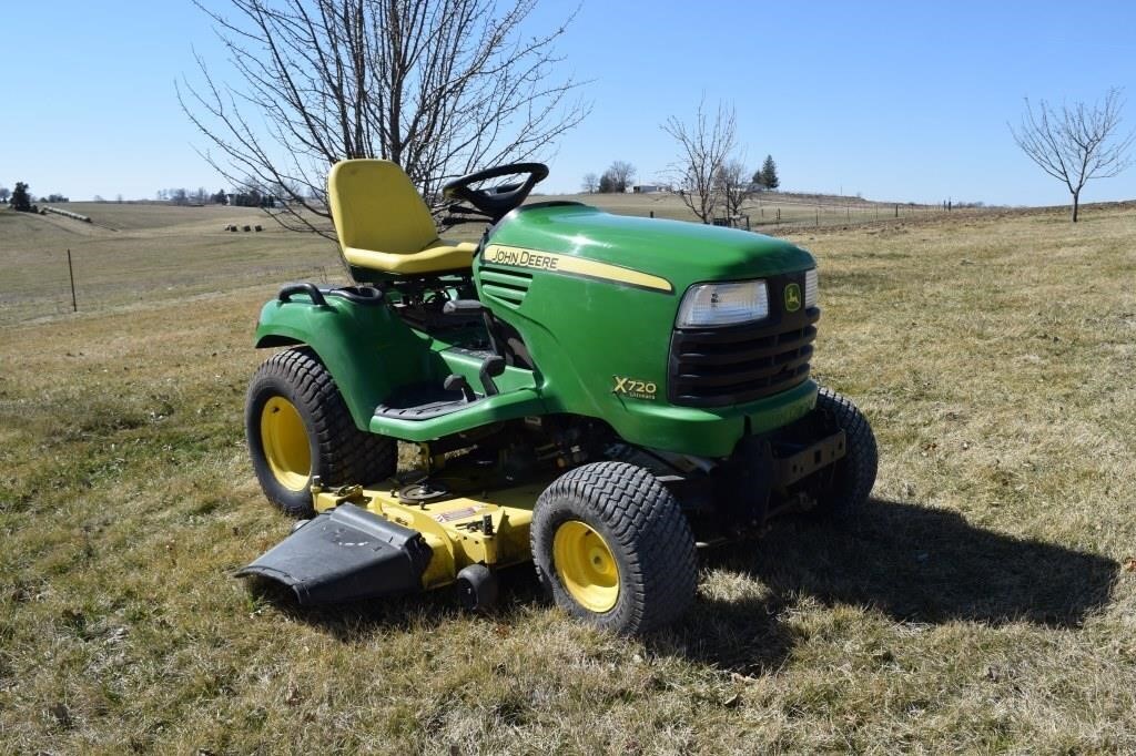 2007 John Deere X720 Riding Lawn Mower