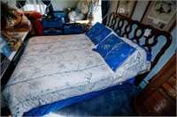 Full Size Bed w/Bedding, Mattress, Headboard,