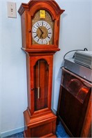 Colonial Mfg Co. Zeeland MI Grandmother Clock,