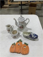 Tea pot sugar and creamer Halloween decor Dutch