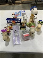 Snoopy collection  with ceramic pieces of snoopy