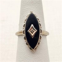 10K White Gold Ring Onyx Diamond