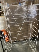 Wire display 54 x 52 and rolling table 29 x 20 x