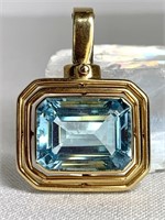 Untested Beautiful Blue Stone Pendant w Hinged