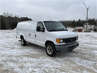 2005 Ford Econoline Cargo Van