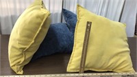 4 pillows 2 blue & 2 yellow