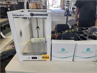 ULTIMAKER 3 Extended 3D Printer with boxes of 3D