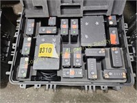 Battery transport boxes with charging units and