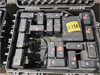 Battery transport boxes with charging units and