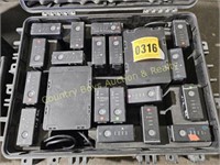 Battery transport boxes with charging units and