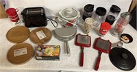 Mixed Kitchen Lot: 2) Red Copper Flipwich,