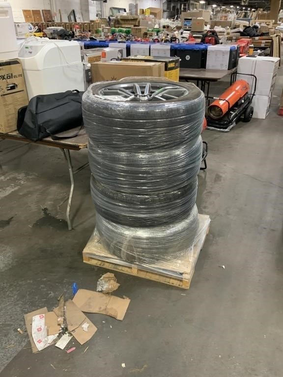 Pirelli set of 4 tires. Pulled from 2015 Mustang