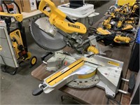 DEWALT 12?Double bevel sliding compound miter saw