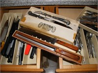 Contents 2 Drawers/ Knives/ England Carving Set