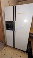 GE Side by Side Refrigerator with ice and water