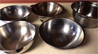 Aluminum Mixing Bowls and Strainer