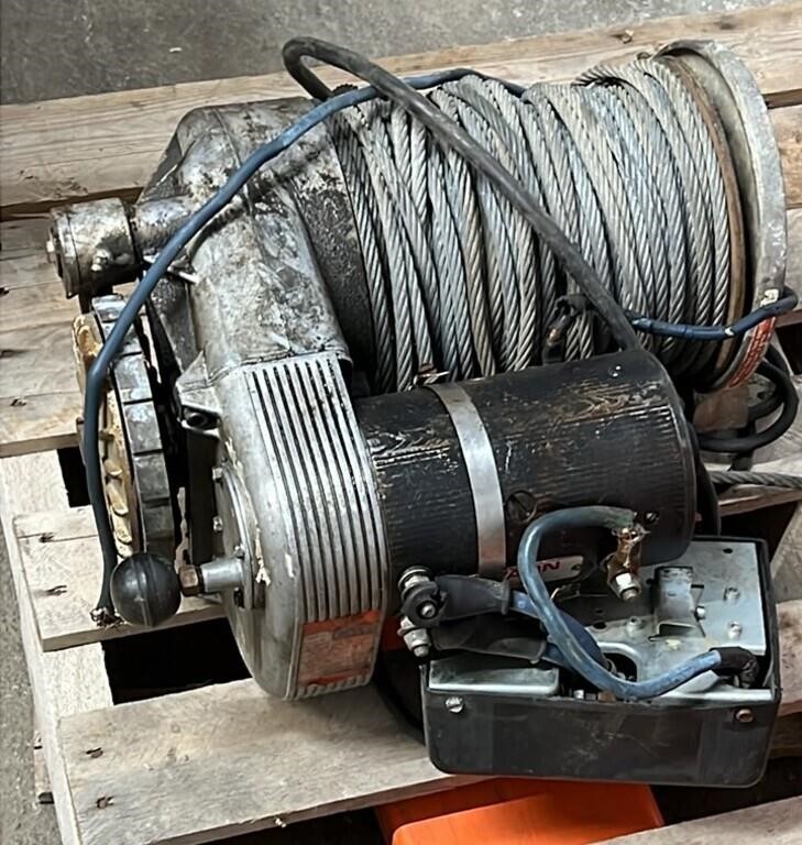 3000 LBS Winch. Working condition as per owner.