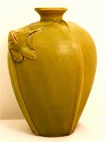 Vintage frog in leaves pottery vase