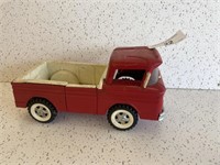 STRUCTO RED TRUCK